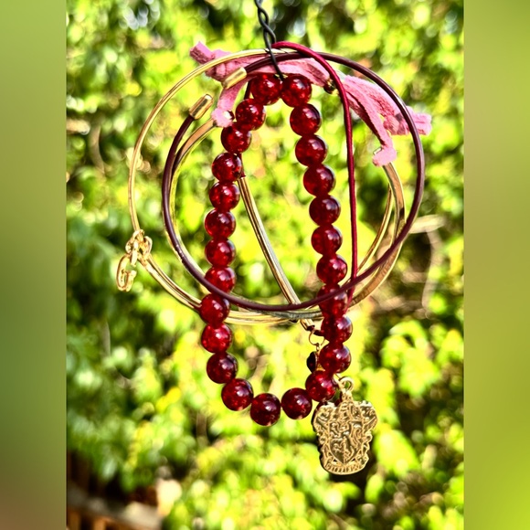 ✨ Harry Potter Gryffindor 4-Piece Bracelet Set – Beaded, Charm & Bangles - Picture 3 of 16